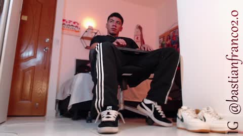 Bastian Independent Model online show from December 15, 2:08 am