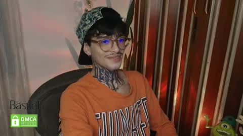 Snapshot of bastiel_ chatting on October 24, 2:13 am Bastiel online show from October 24, 2:13 am