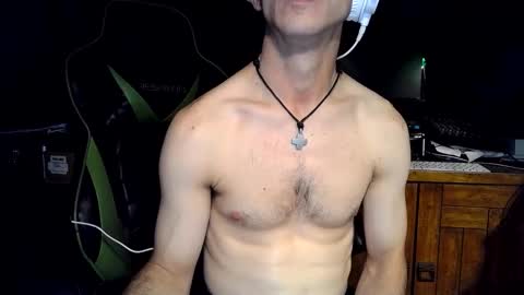 bchillin28 online show from November 25, 8:16 am