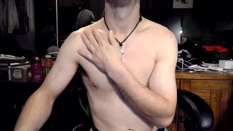 bchillin28 online show from February 3, 10:37 pm