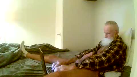 Snapshot of beardbushy chatting on October 22, 5:55 am beardbushy online show from October 22, 5:55 am