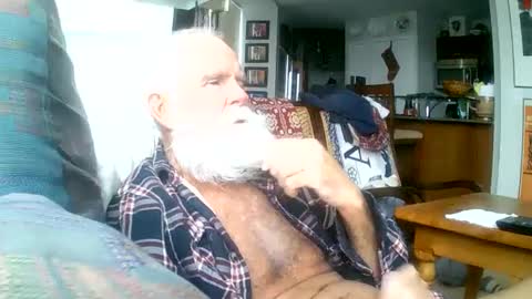 Snapshot of beardbushy chatting on March 4, 7:43 pm beardbushy online show from March 4, 7:43 pm