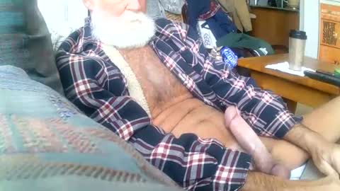 Snapshot of beardbushy chatting on February 18, 2:27 pm beardbushy online show from February 18, 2:27 pm