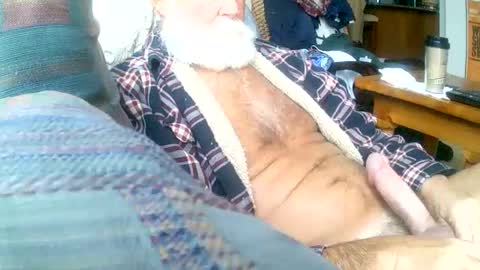 Snapshot of beardbushy chatting on February 3, 4:31 pm beardbushy online show from February 3, 4:31 pm