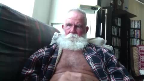 Snapshot of beardbushy chatting on September 15, 4:41 pm beardbushy online show from September 15, 4:41 pm
