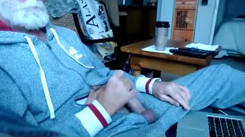 Snapshot of beardbushy chatting on December 27, 3:16 pm beardbushy online show from December 27, 3:16 pm