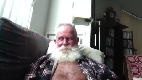 Snapshot of beardbushy chatting on October 7, 4:22 pm beardbushy online show from October 7, 4:22 pm