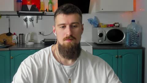 Snapshot of bearded_legend chatting on December 28, 10:23 pm Zeus online show from December 28, 10:23 pm