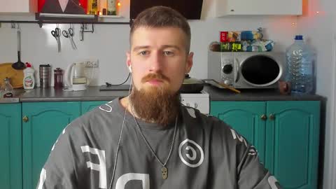 Snapshot of bearded_legend chatting on December 29, 8:37 pm Zeus online show from December 29, 8:37 pm