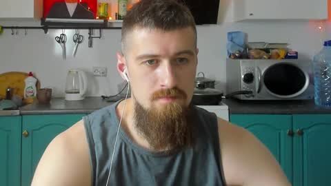 Snapshot of bearded_legend chatting on December 12, 9:15 pm Zeus online show from December 12, 9:15 pm