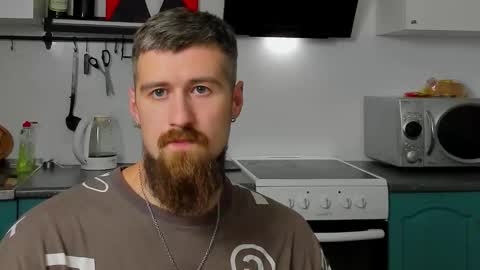 Snapshot of bearded_legend chatting on September 12, 11:38 pm Zeus online show from September 12, 11:38 pm