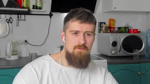 Snapshot of bearded_legend chatting on March 1, 8:42 pm Zeus online show from March 1, 8:42 pm