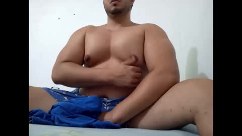 Snapshot of beefypecs_10 chatting on March 1, 4:47 am Criss2fer online show from March 1, 4:47 am