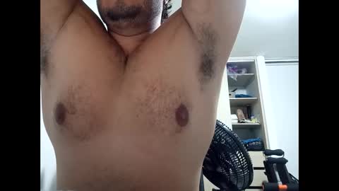 Snapshot of beefypecs_10 chatting on December 12, 1:32 am Criss2fer online show from December 12, 1:32 am