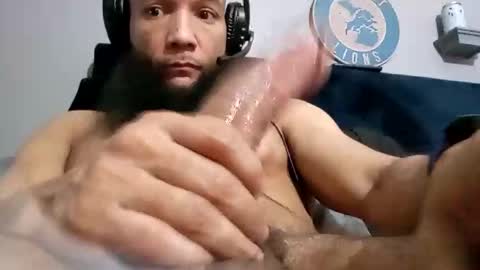 Snapshot of beirut75 chatting on December 13, 5:05 am beirut75 online show from December 13, 5:05 am