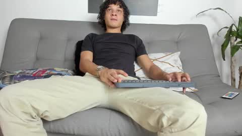 independent model online show from March 9, 7:37 pm