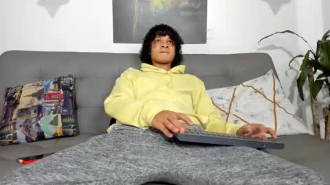 independent model online show from March 4, 10:46 am