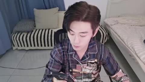 Snapshot of ben705676 chatting on October 25, 3:25 pm Ben online show from October 25, 3:25 pm
