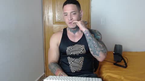 Snapshot of benjamin_isaac chatting on December 27, 2:04 am benjamin_isaac online show from December 27, 2:04 am