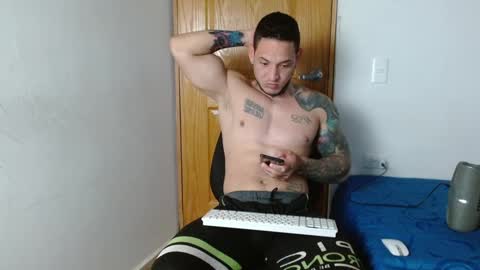 Snapshot of benjamin_isaac chatting on December 20, 1:03 am benjamin_isaac online show from December 20, 1:03 am