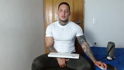 Snapshot of benjamin_isaac chatting on February 13, 11:04 pm benjamin_isaac online show from February 13, 11:04 pm