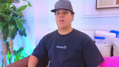 bennett_alejoo online show from May 21, 7:51 pm