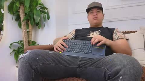 bennett_alejoo online show from April 14, 7:13 pm