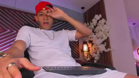 bento_fox online show from November 23, 4:12 am