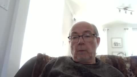 Snapshot of bernard1102 chatting on March 2, 5:52 pm bernard1102 online show from March 2, 5:52 pm