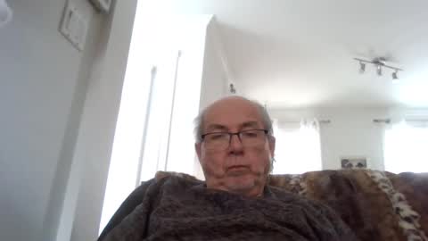 Snapshot of bernard1102 chatting on January 8, 3:17 pm bernard1102 online show from January 8, 3:17 pm