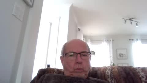 Snapshot of bernard1102 chatting on February 5, 2:26 pm bernard1102 online show from February 5, 2:26 pm