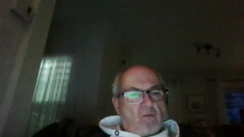 Snapshot of bernard1102 chatting on March 6, 10:52 am bernard1102 online show from March 6, 10:52 am