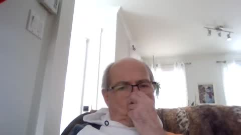 Snapshot of bernard1102 chatting on January 10, 3:27 pm bernard1102 online show from January 10, 3:27 pm