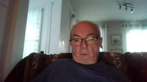 Snapshot of bernard1102 chatting on October 12, 11:15 am bernard1102 online show from October 12, 11:15 am