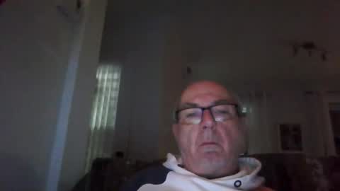 Snapshot of bernard1102 chatting on December 10, 11:22 am bernard1102 online show from December 10, 11:22 am