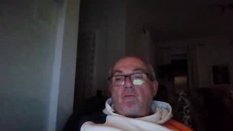 Snapshot of bernard1102 chatting on December 30, 3:47 am bernard1102 online show from December 30, 3:47 am