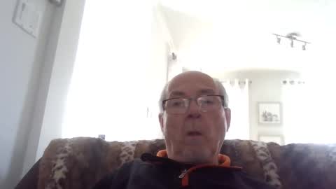 Snapshot of bernard1102 chatting on October 19, 6:22 pm bernard1102 online show from October 19, 6:22 pm