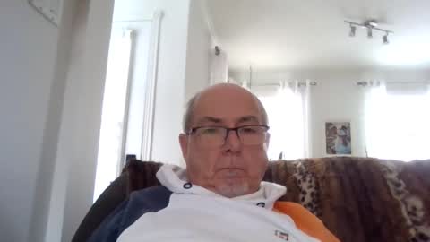 Snapshot of bernard1102 chatting on December 4, 2:48 pm bernard1102 online show from December 4, 2:48 pm