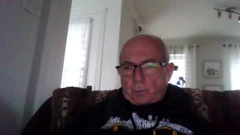 Snapshot of bernard1102 chatting on October 28, 12:29 pm bernard1102 online show from October 28, 12:29 pm