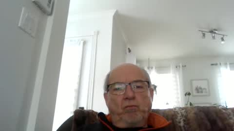 Snapshot of bernard1102 chatting on February 21, 2:06 pm bernard1102 online show from February 21, 2:06 pm