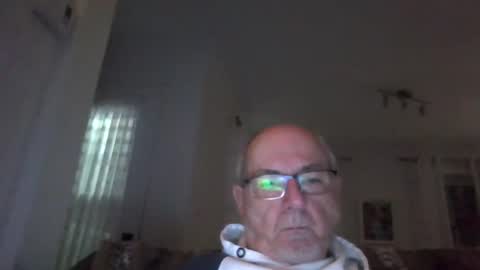 Snapshot of bernard1102 chatting on January 14, 10:59 am bernard1102 online show from January 14, 10:59 am