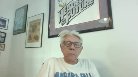 Snapshot of bestshot1951 chatting on October 24, 5:25 pm bestshot1951 online show from October 24, 5:25 pm