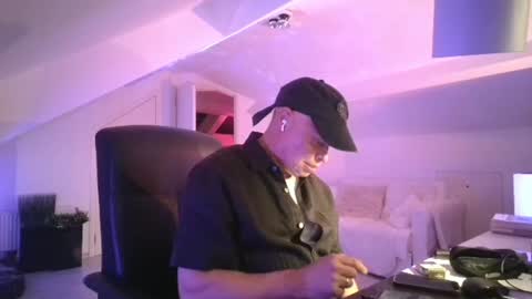 Bickel online show from August 8, 1:01 am