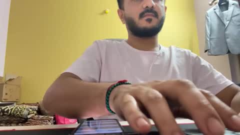 bighandsomesatisfy online show from April 12, 6:20 pm