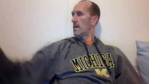 Snapshot of bighugemouthful chatting on March 6, 4:30 am Chaz online show from March 6, 4:30 am