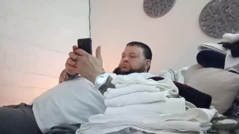 Snapshot of biglk324645168 chatting on January 23, 12:04 am biglk324645168 online show from January 23, 12:04 am