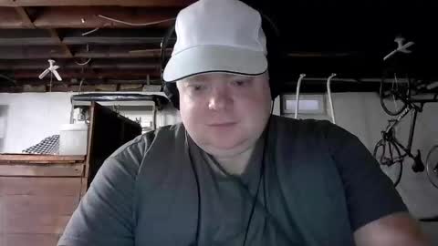 Big Red online show from April 15, 11:15 pm