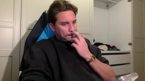 bikdig1 online show from December 12, 3:59 pm