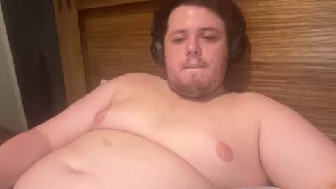 Snapshot of bisexualchubbyboy chatting on February 12, 10:35 am james online show from February 12, 10:35 am