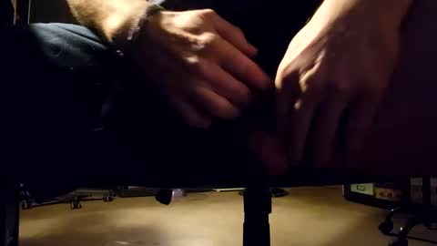 Snapshot of bkupsguy chatting on February 23, 2:24 am bkupsguy online show from February 23, 2:24 am